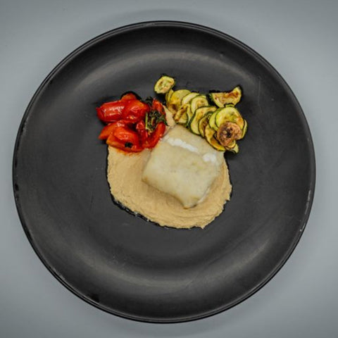 Merluzzo con hummus con riso basmati, zucchine alla scapece & pomodorini al basilico