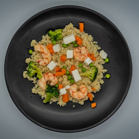 Gamberoni agli agrumi con quinoa, mirepoix di verdure al ghiaccio & feta light